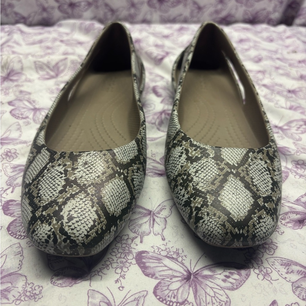 CROCS Gray Snakeskin Flats